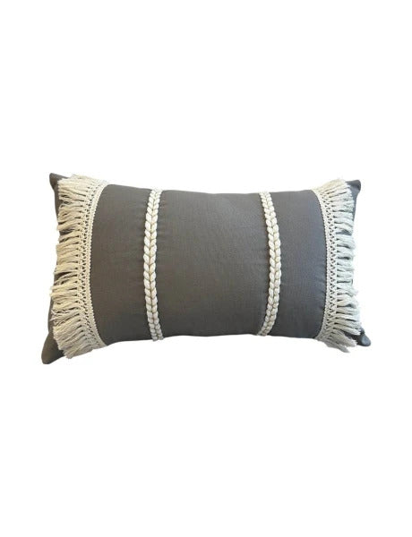 ALMOHADON TRENZAS Y FLECOS 50x30CM GRIS